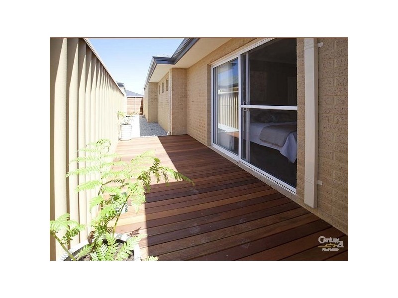 9 Lowerhall Gardens, Southern River WA 6110