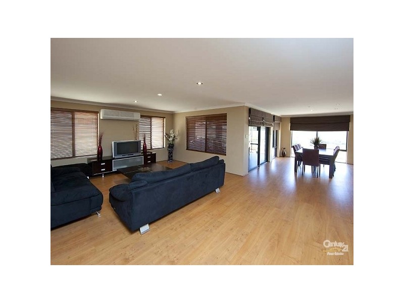 216 Amherst Road, Canning Vale WA 6155