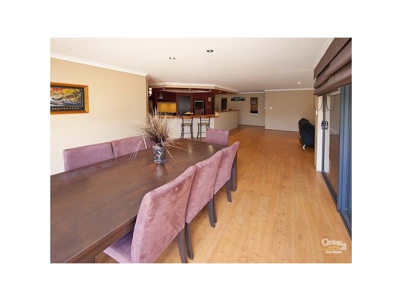 216 Amherst Road, Canning Vale WA 6155