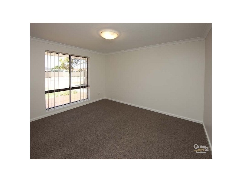 1 Tiree Place, Seville Grove WA 6112