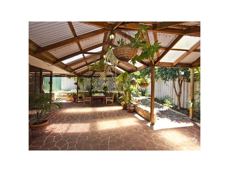 24 Pipit Close, Huntingdale WA 6110