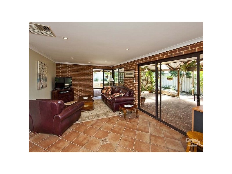 24 Pipit Close, Huntingdale WA 6110