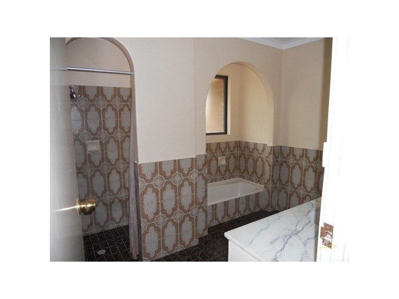 15 Sixth Avenue, Shelley WA 6148