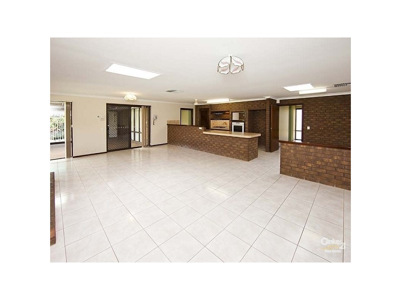 9 Chivalry Way, Thornlie WA 6108