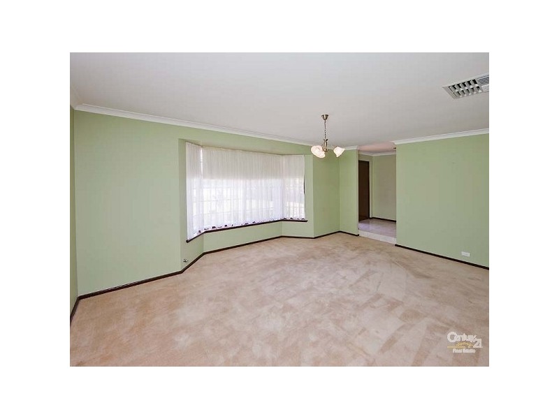 9 Chivalry Way, Thornlie WA 6108
