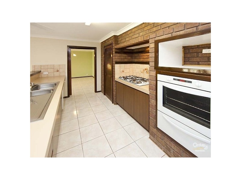 9 Chivalry Way, Thornlie WA 6108