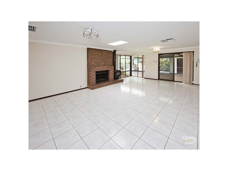 9 Chivalry Way, Thornlie WA 6108