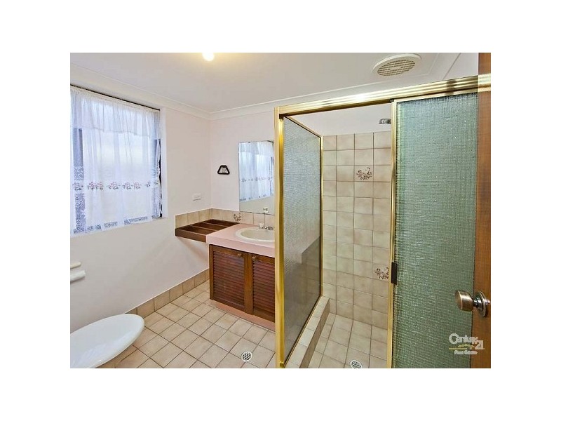 9 Chivalry Way, Thornlie WA 6108