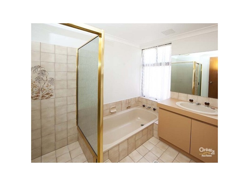 9 Chivalry Way, Thornlie WA 6108