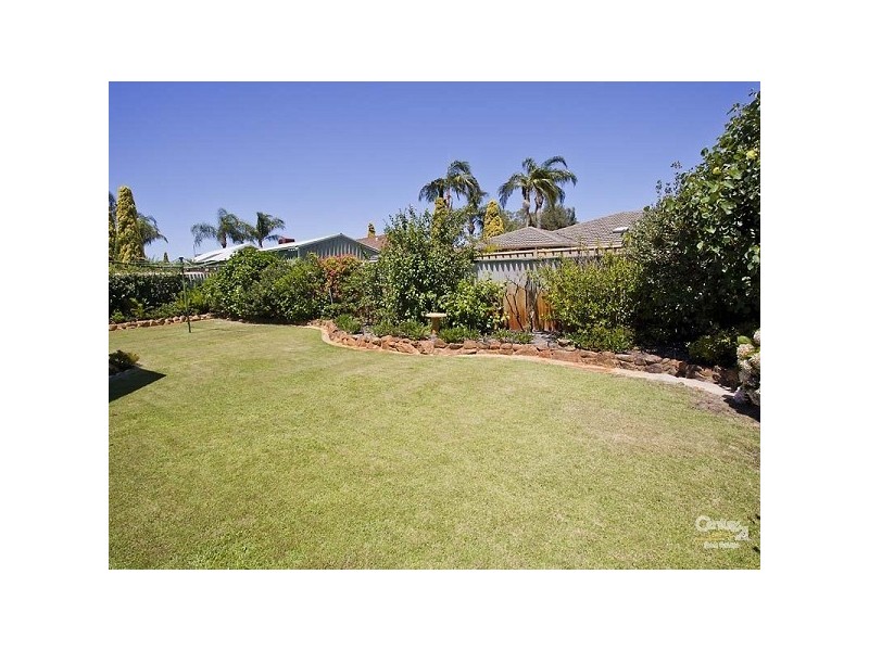 9 Chivalry Way, Thornlie WA 6108