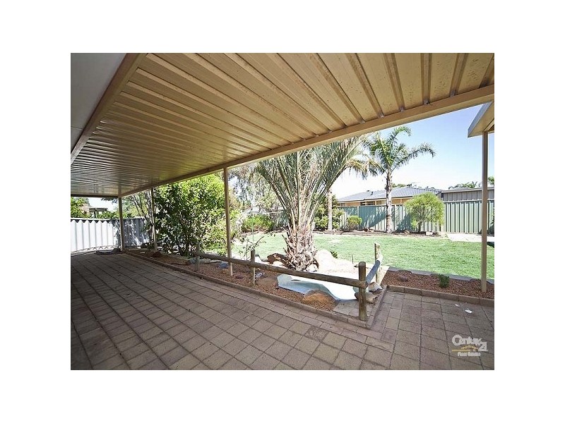26 Parakeela Grove, Maddington WA 6109