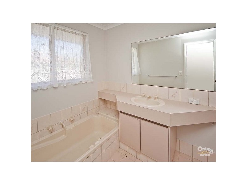 26 Parakeela Grove, Maddington WA 6109