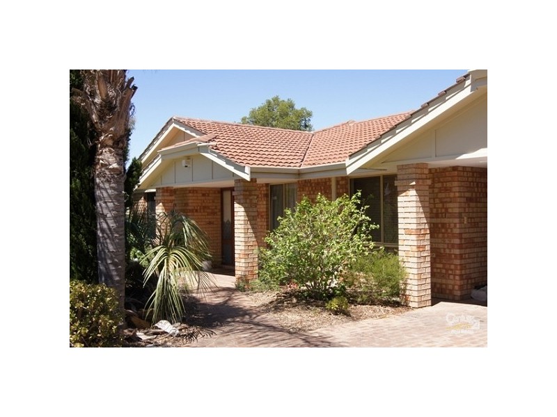 12 Sovereign Drive, Thornlie WA 6108