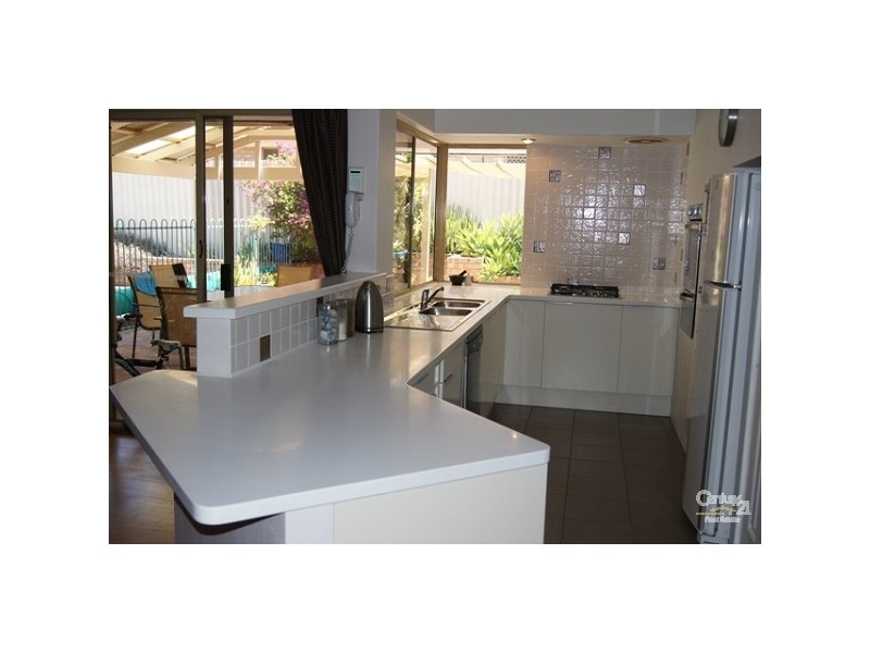 12 Sovereign Drive, Thornlie WA 6108