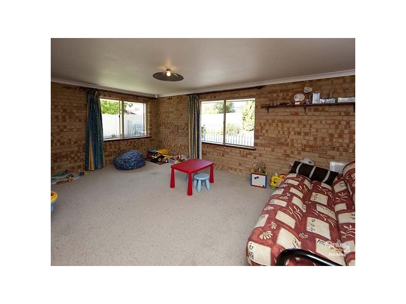 12 Sovereign Drive, Thornlie WA 6108