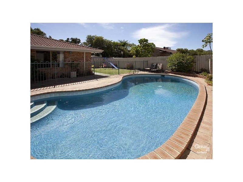 12 Sovereign Drive, Thornlie WA 6108