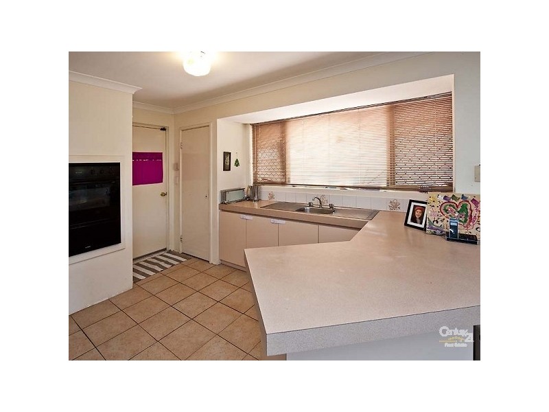 11 Hollyoak Place, Thornlie WA 6108