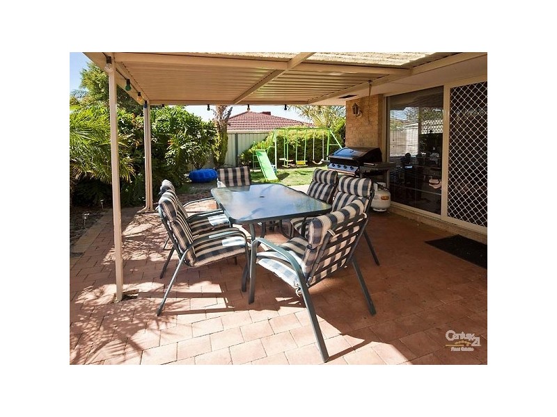 11 Hollyoak Place, Thornlie WA 6108