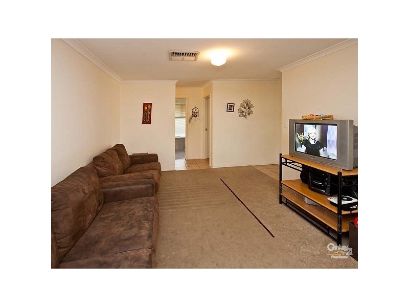 11 Hollyoak Place, Thornlie WA 6108