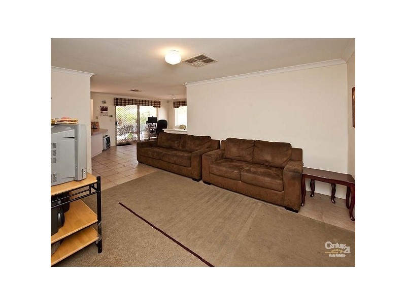 11 Hollyoak Place, Thornlie WA 6108