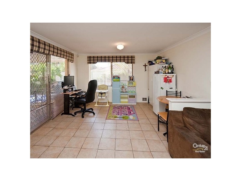 11 Hollyoak Place, Thornlie WA 6108