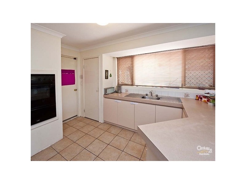 11 Hollyoak Place, Thornlie WA 6108