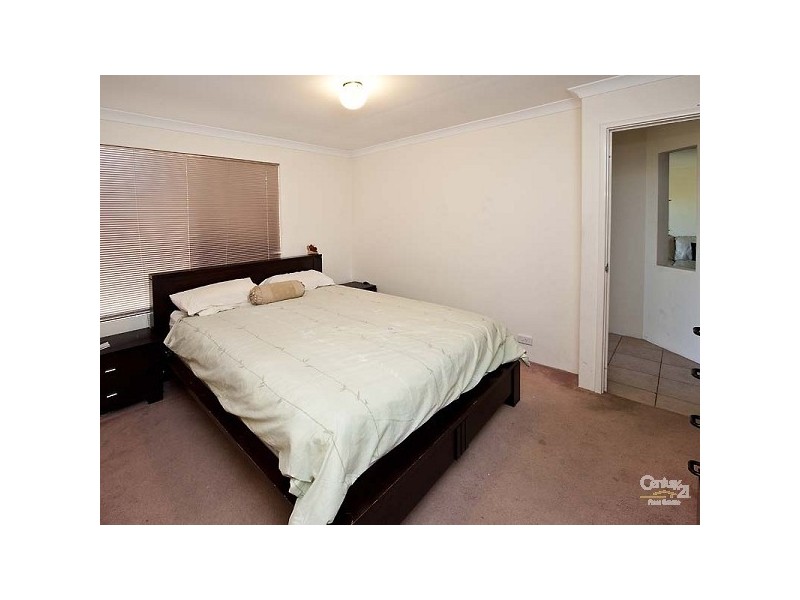 11 Hollyoak Place, Thornlie WA 6108