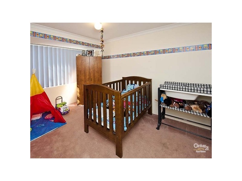 11 Hollyoak Place, Thornlie WA 6108