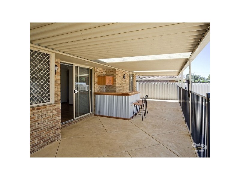 6 Regal Drive, Thornlie WA 6108