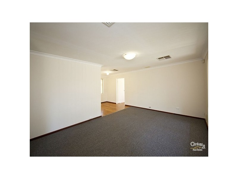 6 Regal Drive, Thornlie WA 6108