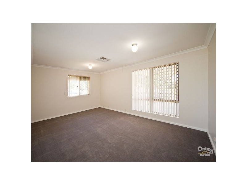 6 Regal Drive, Thornlie WA 6108