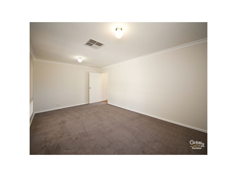 6 Regal Drive, Thornlie WA 6108