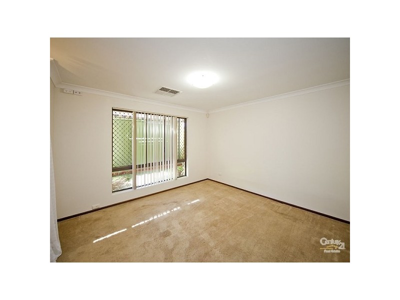 6 Regal Drive, Thornlie WA 6108