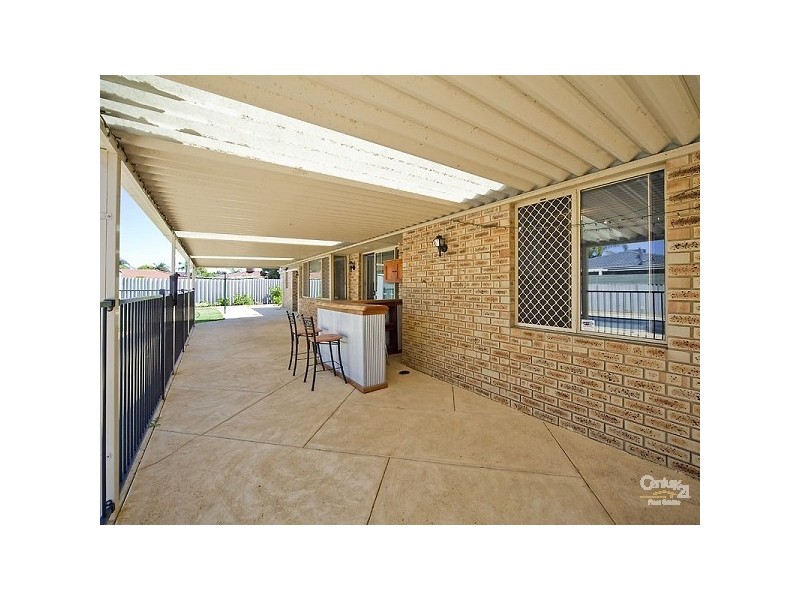 6 Regal Drive, Thornlie WA 6108
