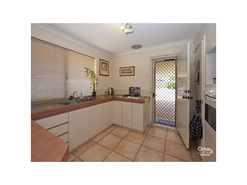 2 Kurrajong Drive, Thornlie WA 6108