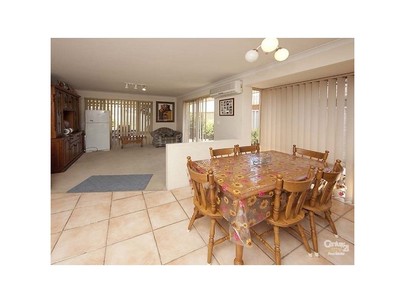 2 Kurrajong Drive, Thornlie WA 6108