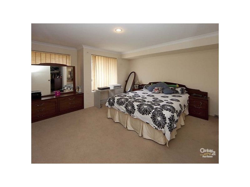 2 Kurrajong Drive, Thornlie WA 6108
