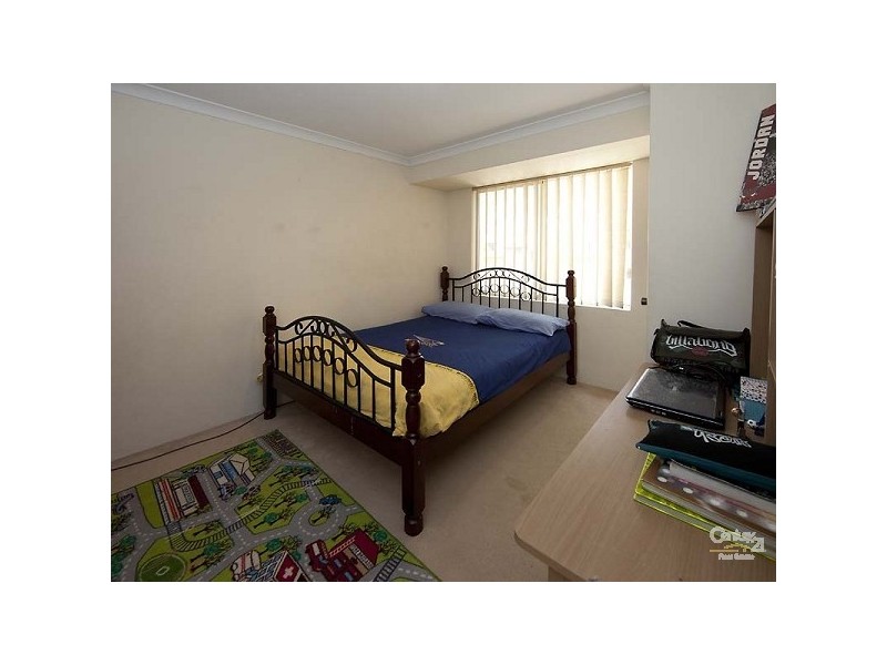 2 Kurrajong Drive, Thornlie WA 6108