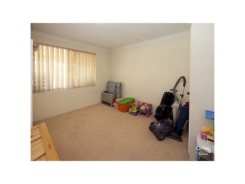 2 Kurrajong Drive, Thornlie WA 6108