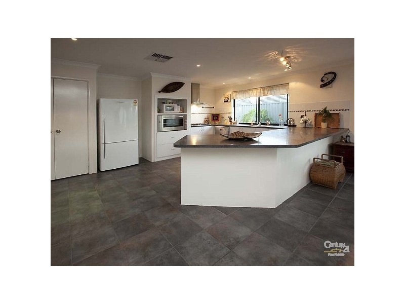 31 Hillhouse Way, Piara Waters WA 6112