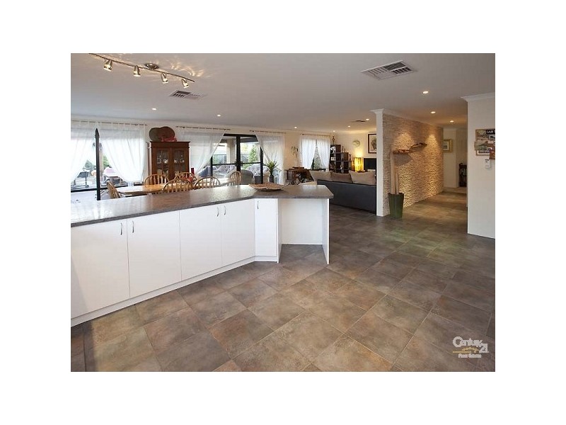 31 Hillhouse Way, Piara Waters WA 6112
