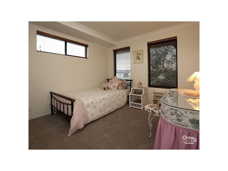 31 Hillhouse Way, Piara Waters WA 6112