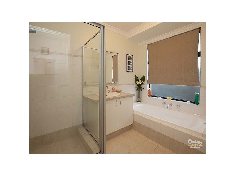 31 Hillhouse Way, Piara Waters WA 6112