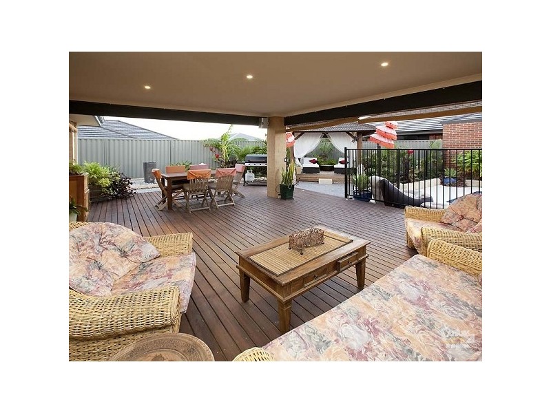 31 Hillhouse Way, Piara Waters WA 6112