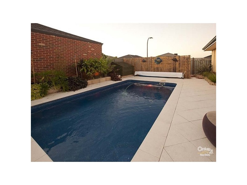 31 Hillhouse Way, Piara Waters WA 6112