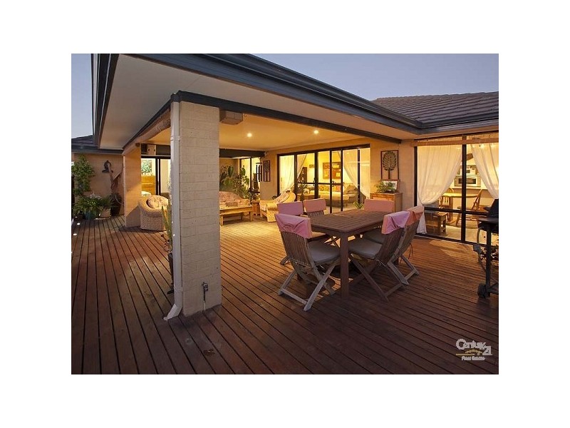 31 Hillhouse Way, Piara Waters WA 6112
