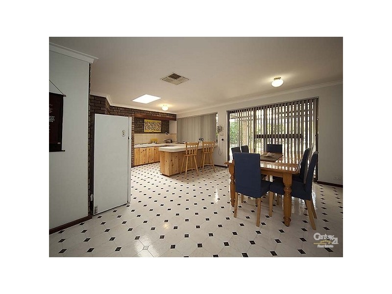 28 Kingsford Way, Huntingdale WA 6110