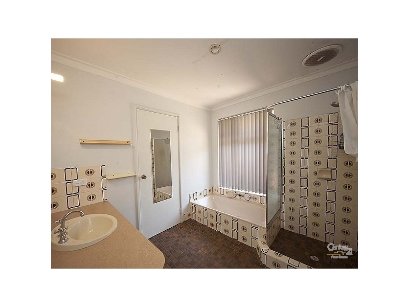 28 Kingsford Way, Huntingdale WA 6110