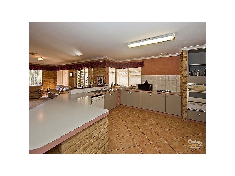 5 Hoya Court, Thornlie WA 6108