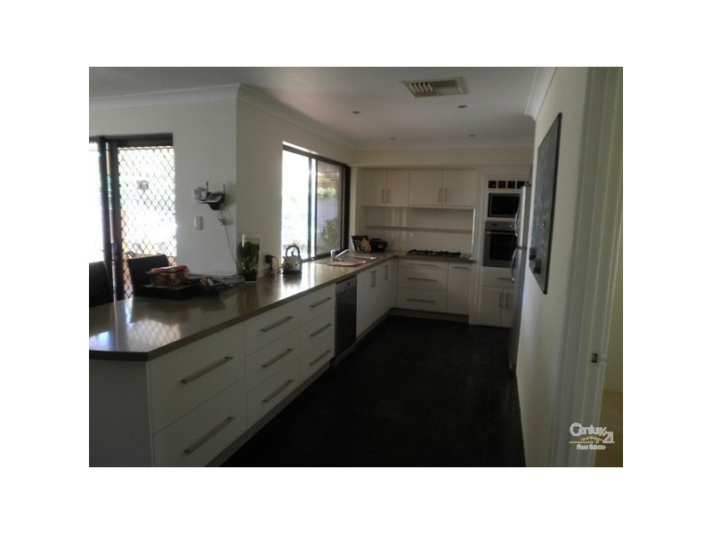 8 Sundew Place, Thornlie WA 6108